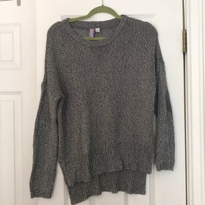 Cozy grey sweater with trendy elbow patches!!